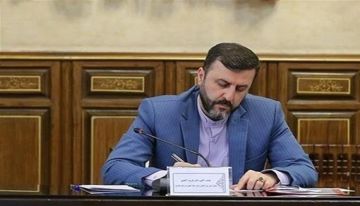 إيران تضع رفع الحصار عن اليمن ضمن شروط إعادة فتح مضيق هرمز إيران تضع رفع الحصار عن اليمن ضمن شروط إعادة فتح مضيق هرمز