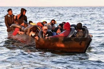 اختفاء 13 تونسيا إثر غرق مركب مهاجرين اختفاء 13 تونسيا إثر غرق مركب مهاجرين