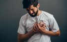 القلب المكسور والقلب السعيد.. كيف تؤذي المشاعر قلبك؟