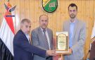 جامعة صنعاء تكرم عضو هيئة التدريس بكلية التربية الدكتور طارق الشامي