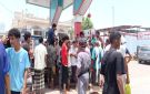 صور توضح حجم معاناة المواطنين في طوابير الغاز - ye