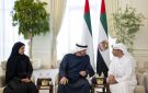 محمد بن زايد يكرم فريق جناح الإمارات في إكسبو 2025 باليابان