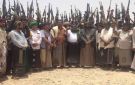 قبائل حضرموت تغلق منافذ بترومسيلة وتشل حركة شاحنات النفط ردا على إجراءات السعودية