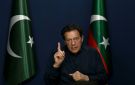 المحكمة العليا في باكستان تأمر بنقل عمران خان من السجن إلى المستشفى - ye