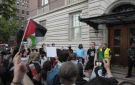 طلاب وموظفون فلسطينيون يقاضون جامعة كولومبيا