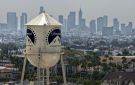 باراماونت تطالب الولايات المعارضة لاستحواذها على وارنر براذرز بتأمين مالي يلامس 1,9 مليار دولار - ye