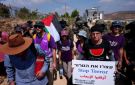 متضامنون يحاولون كسر حصار المستوطنين عن 3 منازل فلسطينية في قصرة