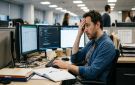 متلازمة المحتال في العمل.. لماذا يشك الناجحون في كفاءتهم؟