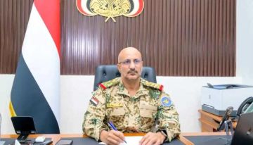 اختراقات حوثية تغير المشهد.. طارق صالح ينقل مركز القيادة جنوب المخا اختراقات حوثية تغير المشهد.. طارق صالح ينقل مركز القيادة جنوب المخا