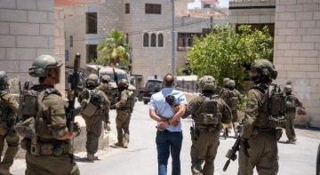 العدو الإسرائيلي يعتقل 12 فلسطينيا ويصيب مسنا خلال اقتحامات بالضفة بالتزامن مع اعتداءات للمستوطنين العدو الإسرائيلي يعتقل 12 فلسطينيا ويصيب مسنا خلال اقتحامات بالضفة بالتزامن مع اعتداءات للمستوطنين