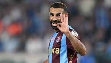 قبل الإعلان الرسمي.. محمد صلاح يجتمع مع مدرب طرابزون الجديد