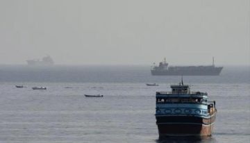 ضربات مجهولة تستهدف ناقلة نفط شرق خصب.. وتوتر جديد في مضيق هرمز ضربات مجهولة تستهدف ناقلة نفط شرق خصب.. وتوتر جديد في مضيق هرمز