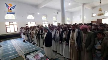 تشييع جثمان الشهيد النقيب نجيب يحيى الحرثي في عمران تشييع جثمان الشهيد النقيب نجيب يحيى الحرثي في عمران