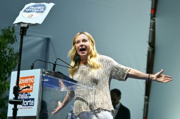 ميلوني تعلن أن إيطاليا ستمنع ارتداء النقاب الكامل في المدارس ميلوني تعلن أن إيطاليا ستمنع ارتداء النقاب الكامل في المدارس