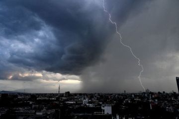 الإعصار بولو يهدد سواحل المكسيك الإعصار بولو يهدد سواحل المكسيك