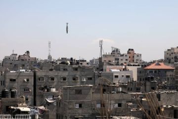 مركز حقوقي : استشهاد 10 فلسطينيين بينهم زوجان وطفلاهما في غزة مركز حقوقي : استشهاد 10 فلسطينيين بينهم زوجان وطفلاهما في غزة