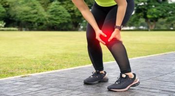 طقطقة الركبة.. 4 أسباب شائعة طقطقة الركبة.. 4 أسباب شائعة