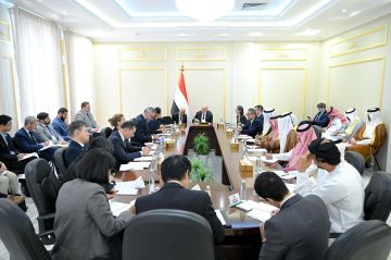 الرئيس اليمني : المليشيات الحوثية اختارت الحرب وعليها تحمل نتائجها الرئيس اليمني : المليشيات الحوثية اختارت الحرب وعليها تحمل نتائجها