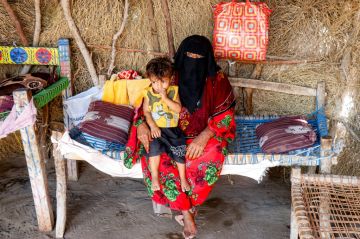 عائلات تنزح خوفا من الموت في ظل المعارك بين أنصار الله الحوثيين وقوات الحكومة في اليمن