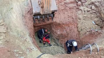 وفاة الطفل أيوب بعد سقوطه في بئر جافة بالجزائر وفاة الطفل أيوب بعد سقوطه في بئر جافة بالجزائر