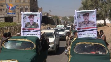 تشييع جثماني الشهيدين معين السراجي وأحمد النويرة في بني حشيش بمحافظة صنعاء تشييع جثماني الشهيدين معين السراجي وأحمد النويرة في بني حشيش بمحافظة صنعاء