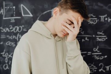 كلمات لا تقلها لمن فشل في الامتحان حتى لو كنت تنصحه كلمات لا تقلها لمن فشل في الامتحان حتى لو كنت تنصحه