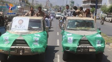 تشييع جثماني الشهيدين سرور والصوفي في محافظة تعز تشييع جثماني الشهيدين سرور والصوفي في محافظة تعز