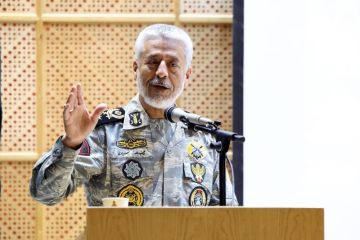 الأدميرال سياري: إيران صامدة في وجه عدو يمتلك كل إمكانيات وتقنيات العالم الأدميرال سياري: إيران صامدة في وجه عدو يمتلك كل إمكانيات وتقنيات العالم