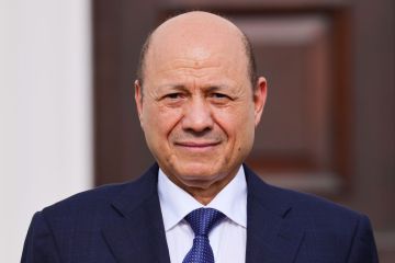العليمي يؤكد قدرة الجيش على تحرير كامل الأراضي اليمنية العليمي يؤكد قدرة الجيش على تحرير كامل الأراضي اليمنية