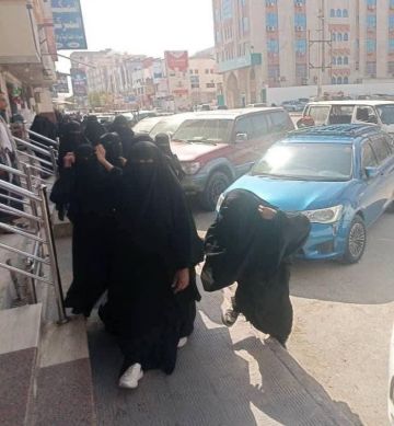 قوات سلطات الوصاية السعودية تقتحم تجمعا نسويا بـ المكلا