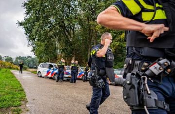 الشرطة الهولندية تعتقل 34 شخصا جراء حادث إطلاق نار الشرطة الهولندية تعتقل 34 شخصا جراء حادث إطلاق نار