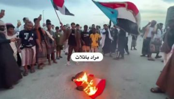 اقتحام فعالية 26 سبتمبر وإحراق العلم اليمني في حضرموت اقتحام فعالية 26 سبتمبر وإحراق العلم اليمني في حضرموت