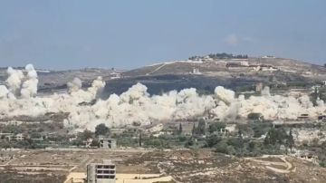 العدو الإسرائيلي ينفذ تفجيرات ضخمة في جنوبي لبنان العدو الإسرائيلي ينفذ تفجيرات ضخمة في جنوبي لبنان