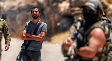 مستوطنون مسلحون يقتحمون ملعبا غربي سلفيت مستوطنون مسلحون يقتحمون ملعبا غربي سلفيت