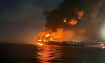 الحرس الثوري الإيراني: انفجار ناقلة نفط بعد دخولها منطقة محظورة جنوب هرمز الحرس الثوري الإيراني: انفجار ناقلة نفط بعد دخولها منطقة محظورة جنوب هرمز