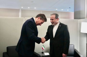 عراقجي يبحث مع وكيل الأمين العام للأمم المتحدة القضايا الإنسانية عراقجي يبحث مع وكيل الأمين العام للأمم المتحدة القضايا الإنسانية