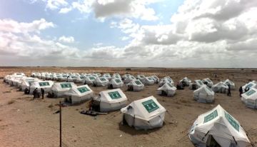 مركز الملك سلمان للإغاثة يوزع مساعدات إيوائية متنوعة على النازحين جراء الأحداث الأخيرة في عدة محافظات يمنية مركز الملك سلمان للإغاثة يوزع مساعدات إيوائية متنوعة على النازحين جراء الأحداث الأخيرة في عدة محافظات يمنية