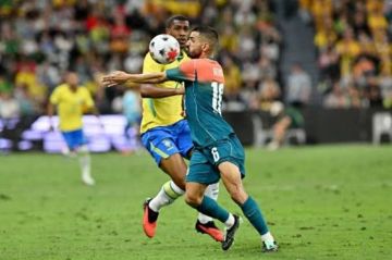 البرازيل تفوز 4-2 على أستراليا وديا ورافينيا يخرج مصابا