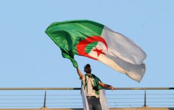 الجزائر تستنكر الاعتداءات الإيرانية على السعودية الجزائر تستنكر الاعتداءات الإيرانية على السعودية
