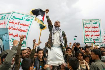 فايننشال تايمز: في هجوم أنصار الله الحوثيين الخاطف.. القادة كانوا أول الهاربين أما المقاتلون فدفنوا أسلحتهم أو باعوها فايننشال تايمز: في هجوم أنصار الله الحوثيين الخاطف.. القادة كانوا أول الهاربين أما المقاتلون فدفنوا أسلحتهم أو باعوها