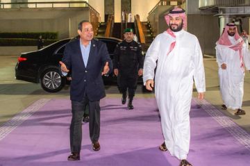 مصر تطمئن بشأن سيطرة الحوثيين على المندب وتكشف ارتفاع عبور السفن مصر تطمئن بشأن سيطرة الحوثيين على المندب وتكشف ارتفاع عبور السفن