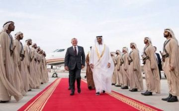 ملك الأردن يصل الإمارات.. والشيخ محمد بن زايد في مقدمة مستقبليه ملك الأردن يصل الإمارات.. والشيخ محمد بن زايد في مقدمة مستقبليه