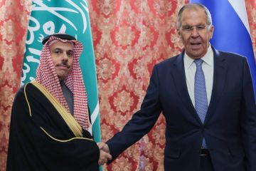 السعودية تعرض من موسكو اتفاقا مع الحوثيين السعودية تعرض من موسكو اتفاقا مع الحوثيين
