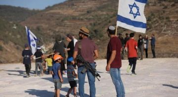 مستوطنون يهاجمون الرعاة الفلسطينيين في منطقة الساكوت بالأغوار الشمالية مستوطنون يهاجمون الرعاة الفلسطينيين في منطقة الساكوت بالأغوار الشمالية