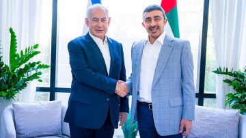 الإعلام العبري يكشف كواليس زيارة نتنياهو السرية إلى أبو ظبي ولقائه بـ ابن زايد الإعلام العبري يكشف كواليس زيارة نتنياهو السرية إلى أبو ظبي ولقائه بـ ابن زايد