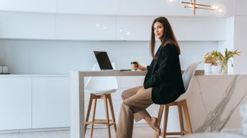 بين المسؤوليات المهنية وراحتك النفسية.. رسم الحدود سر التوازن بين المسؤوليات المهنية وراحتك النفسية.. رسم الحدود سر التوازن