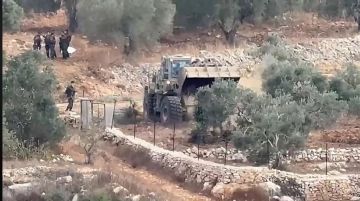 العدو الإسرائيلي يصعد عدوانه في الضفة والقدس متزامنا مع اعتداءات المستوطنين ضد الفلسطينيين وممتلكاتهم العدو الإسرائيلي يصعد عدوانه في الضفة والقدس متزامنا مع اعتداءات المستوطنين ضد الفلسطينيين وممتلكاتهم
