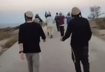 مستوطنون صهاينة يعبرون الحدود إلى داخل الأراضي السورية مستوطنون صهاينة يعبرون الحدود إلى داخل الأراضي السورية