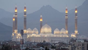تشييع جثماني الشهيدين العقيد مصلح والرائد الذاري بصنعاء