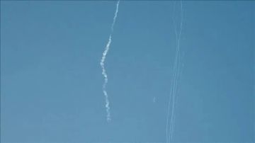 الجيش اليمني: الحوثيون استهدفوا تعز والحديدة بـ14 صاروخا باليستيا الجيش اليمني: الحوثيون استهدفوا تعز والحديدة بـ14 صاروخا باليستيا